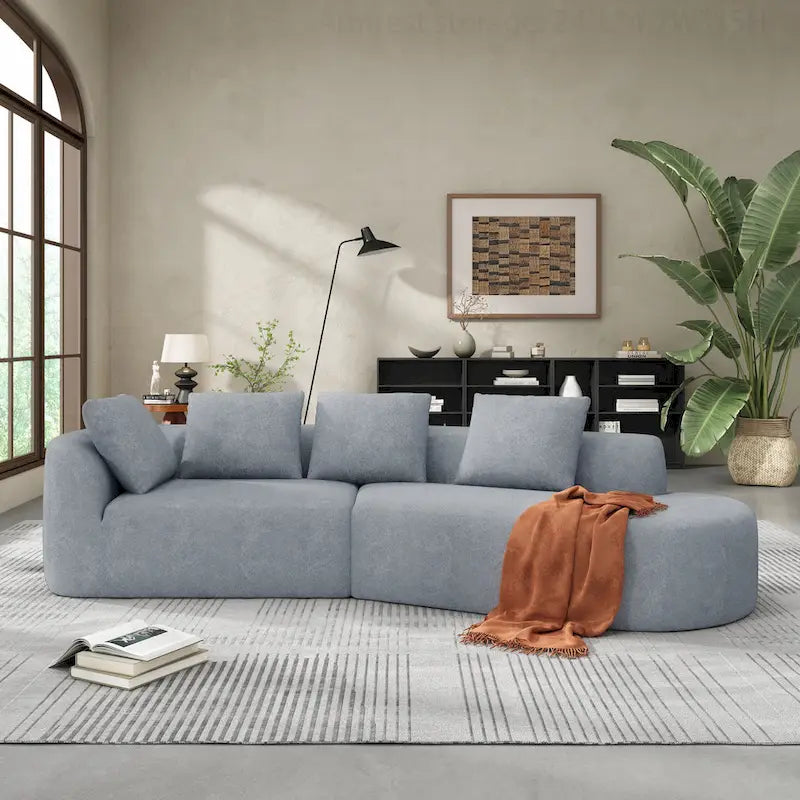Divano componibile moderno e curvo con rivestimento di alta qualità e sedute spaziose