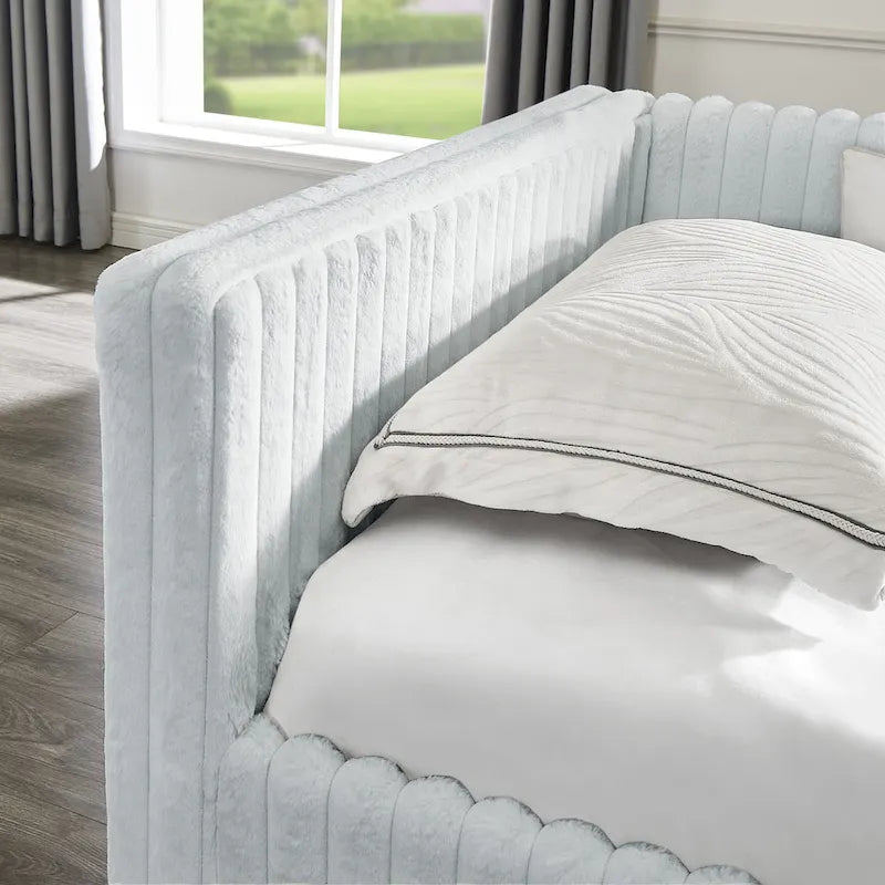 Divano Letto di Lusso con Cuscini Morbidi - Il Massimo Comfort per la Tua Casa
