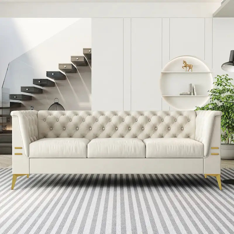 Sufan Chesterfield tal-bellus għal 3 persuni, b’riġlejn tal-metall kulur id-deheb, sponża b’ritorn għoli u kuxxini li jistgħu jitneħħew