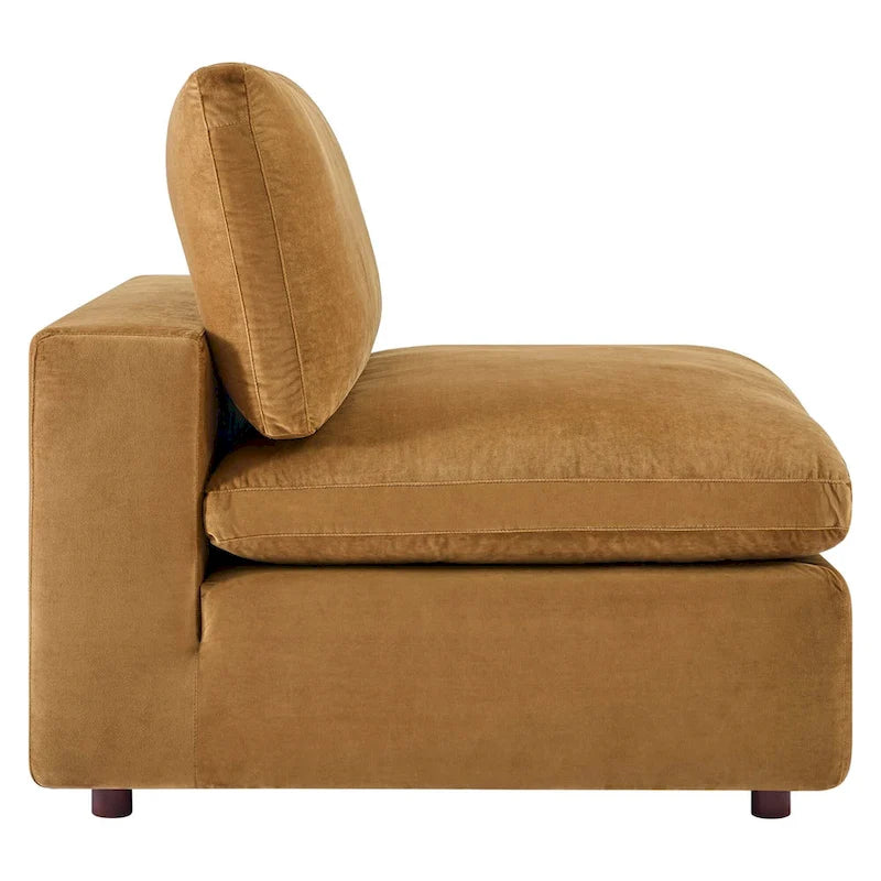 Commix überfülltes 4-Sitzer-Sofa aus Performance-Samt mit Daunenfüllung