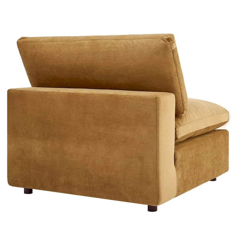 Commix überfülltes 4-Sitzer-Sofa aus Performance-Samt mit Daunenfüllung