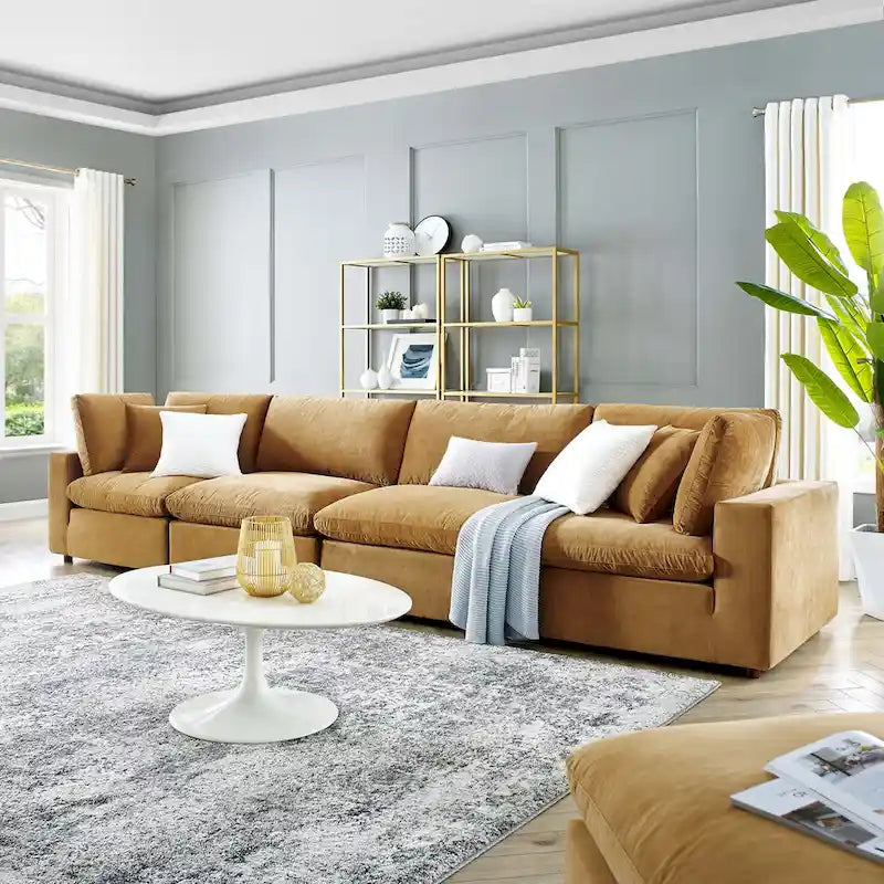 Commix überfülltes 4-Sitzer-Sofa aus Performance-Samt mit Daunenfüllung