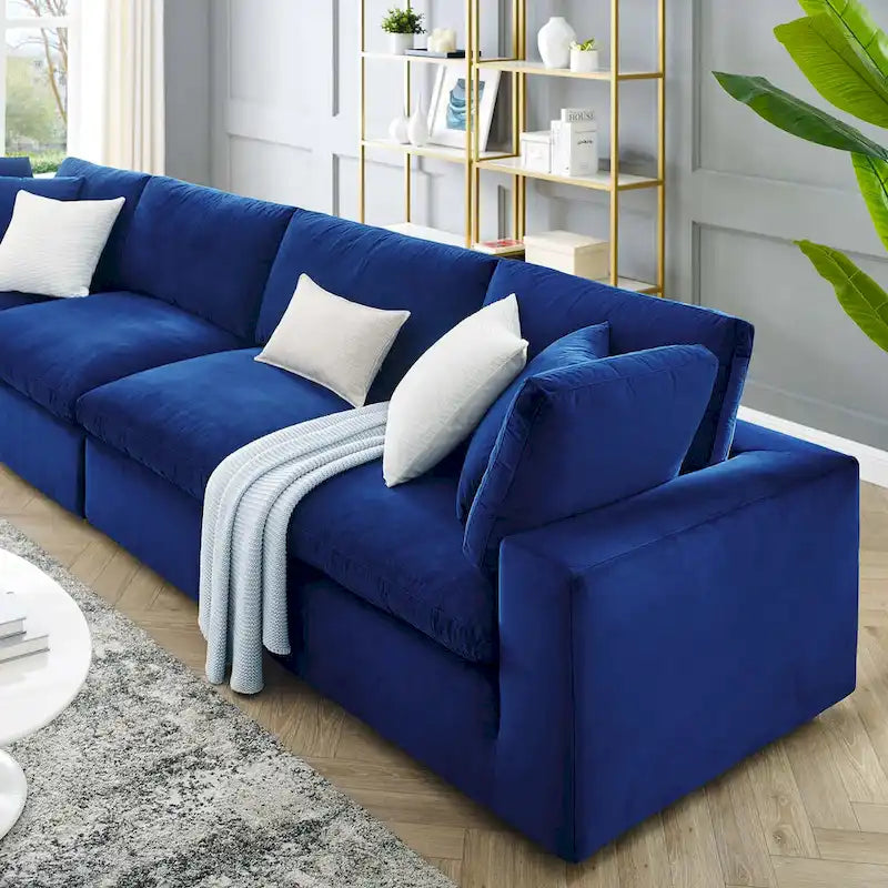 Commix überfülltes 4-Sitzer-Sofa aus Performance-Samt mit Daunenfüllung