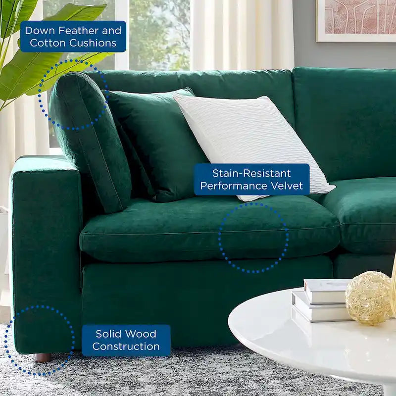 Commix überfülltes 4-Sitzer-Sofa aus Performance-Samt mit Daunenfüllung