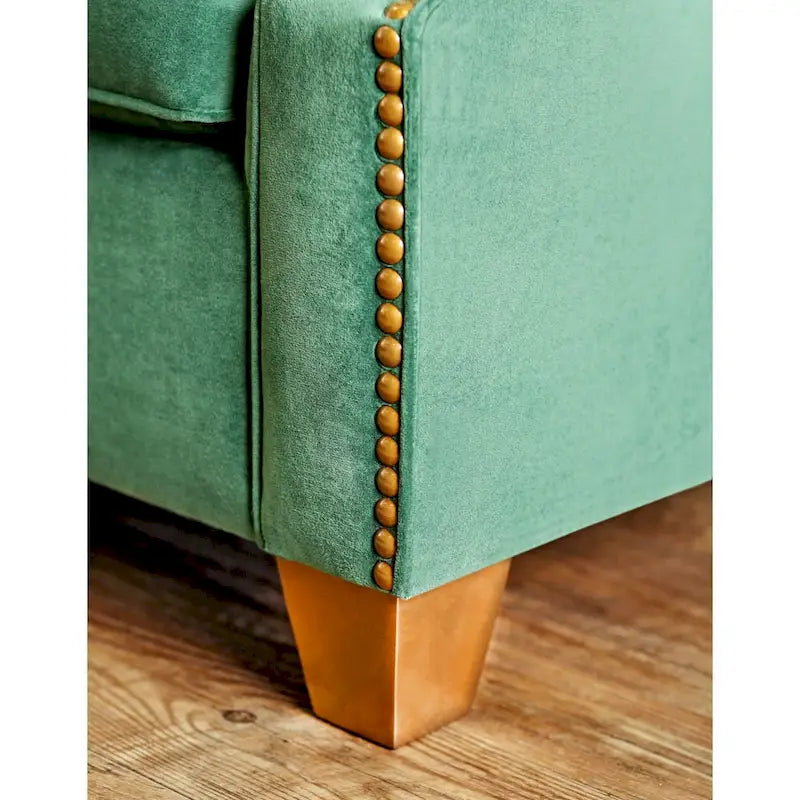 Divano a due posti Yaur in tessuto verde di transizione con borchie di Furniture of America