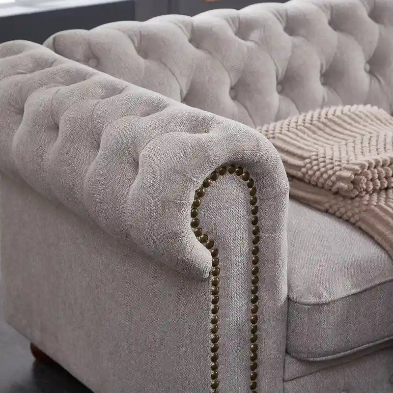 Divano Chesterfield in Tessuto di Lino