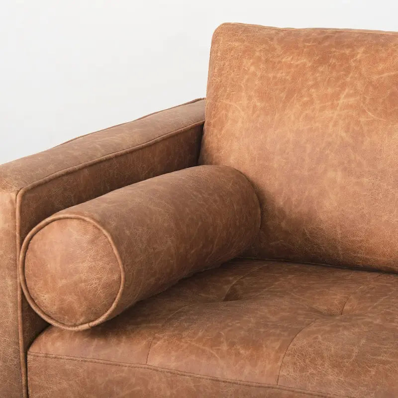Divano a tre posti Loretta in similpelle color cognac con cuscini a rullo - 87.9L x 36.2P x 33.8A