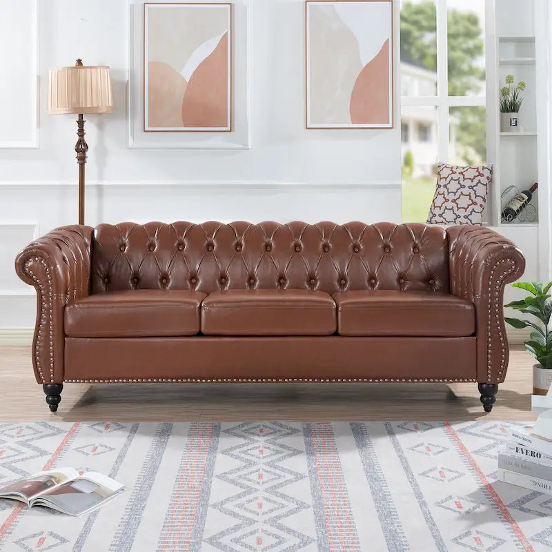 Триместен диван Chesterfield 84.65 със заоблени подлакътници