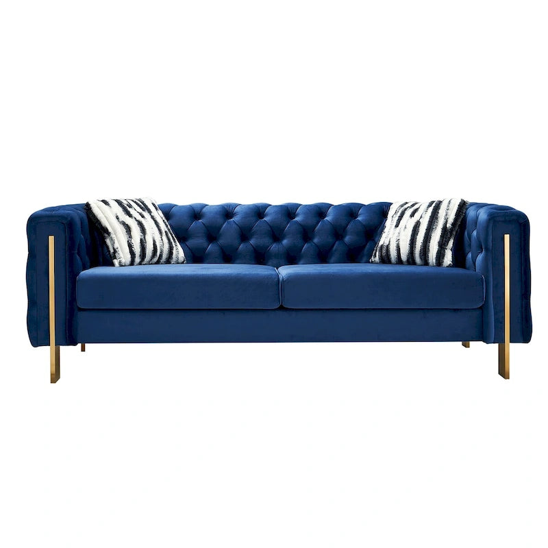84.25 Luxuriöses, gepolstertes 3-Sitzer-Sofa aus Samt mit Tufting, goldfarbenem Metall-Armlehnendesign und geknöpfter Rückenlehne