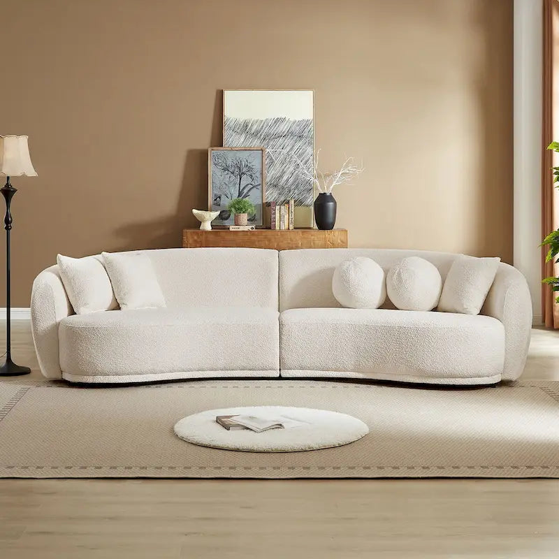 Divano componibile Soft Comfy con rivestimento in tessuto Teddy, seduta profonda e 5 cuscini decorativi
