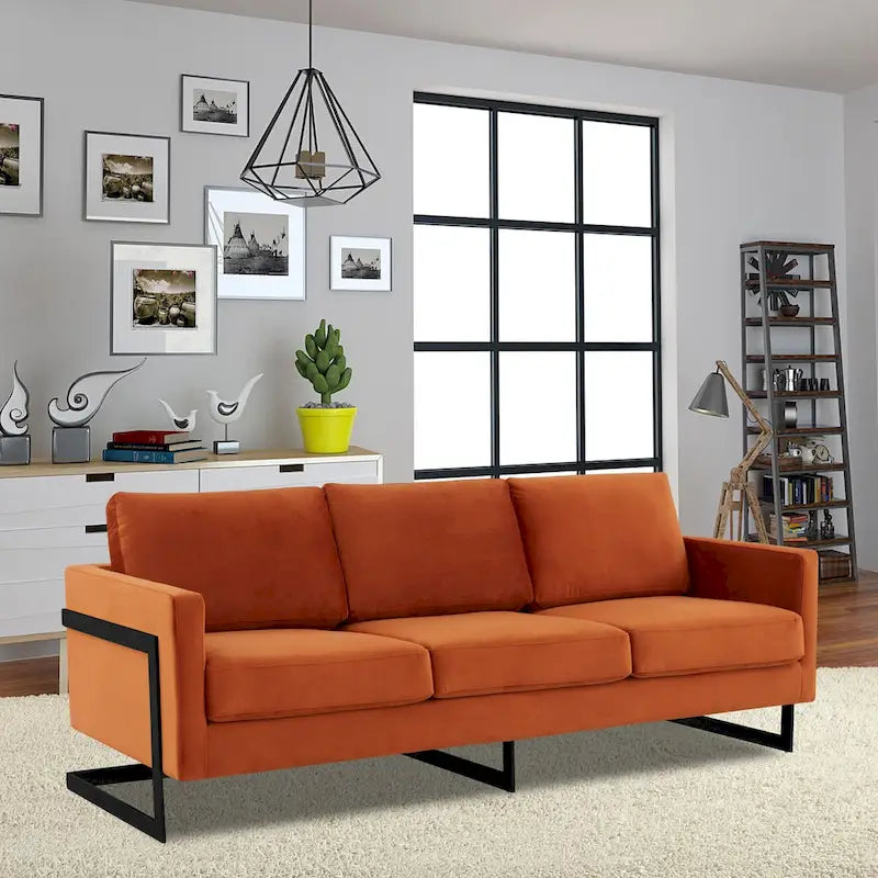 Leisuremod Lincoln Divano a 3 posti imbottito in velluto con base in acciaio inossidabile nero