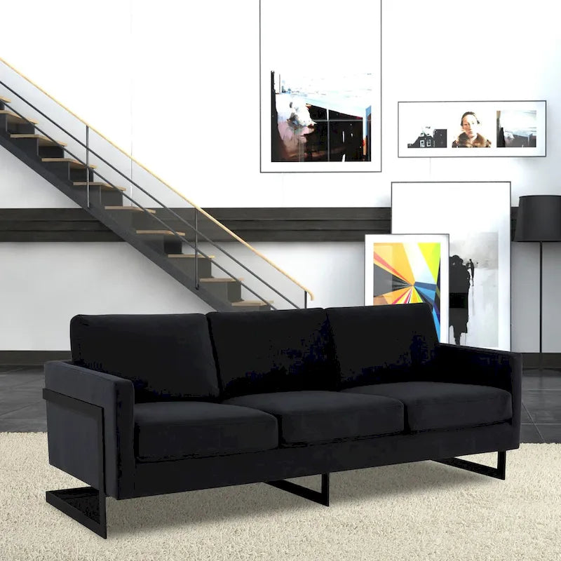 Leisuremod Lincoln Divano a 3 posti imbottito in velluto con base in acciaio inossidabile nero