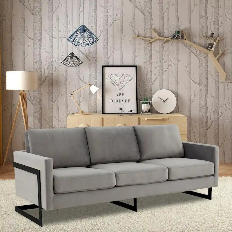 Leisuremod Lincoln Divano a 3 posti imbottito in velluto con base in acciaio inossidabile nero